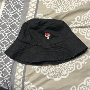 🍄 bucket hat